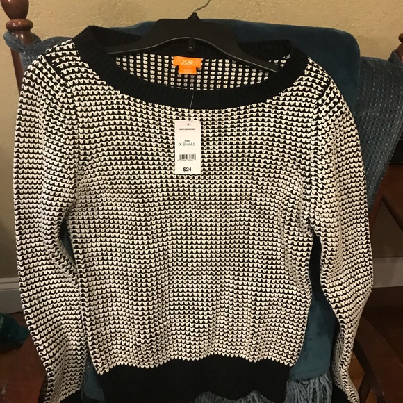 Black and White Pullover Sweater - Picture 1 of 11